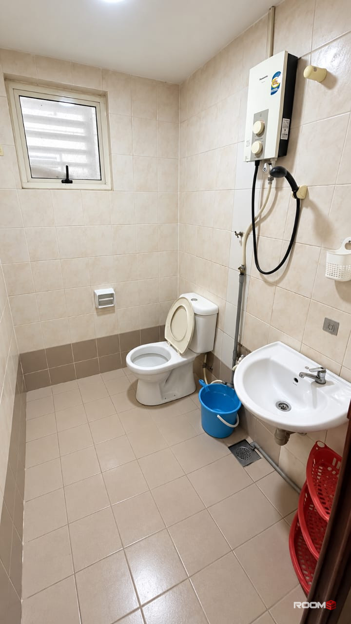 🔥 Kota Damansara Room with Private Bathroom 🚿 | 🚶‍♂️‍➡️Walking Distance to Strand Mall 🛒🛍️
