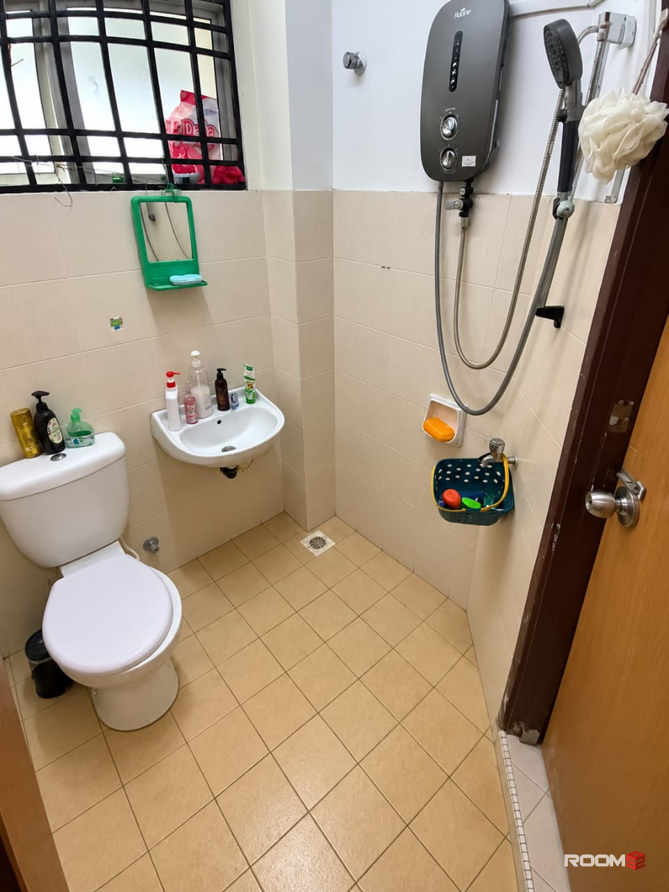 🏡 Private Room For Rent @ Kota Damansara | 🚗 Near SEGi University Kota Damansara 📚🎓
