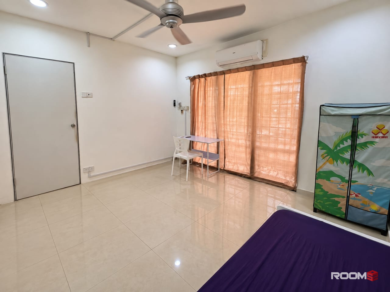 🔥 Spacious Room For Rent @ Kota Damansara | 🚗 Near Sunway Giza Mall & The Strand Kota Damansara 🛒🛍️