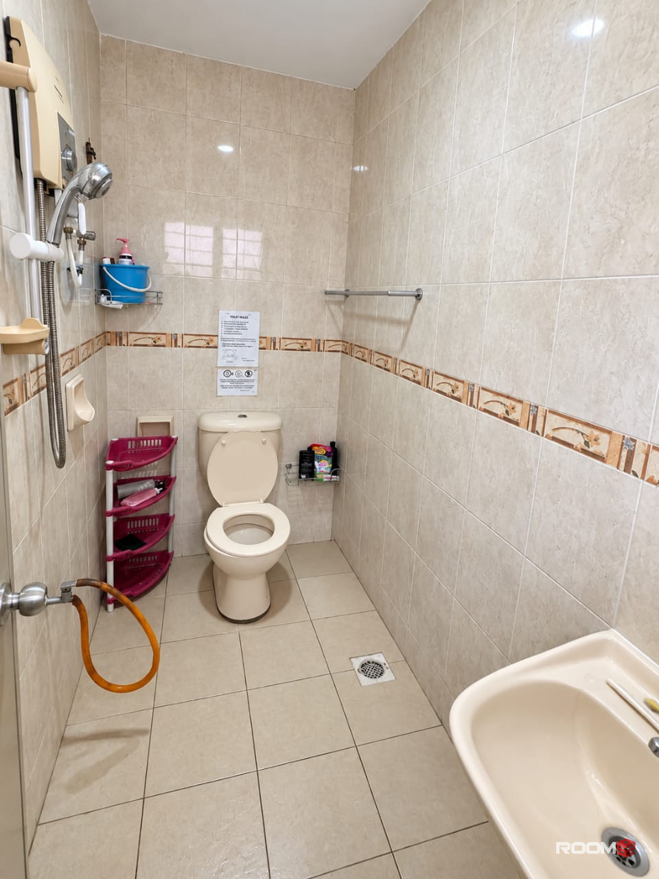 🔥 Spacious Room For Rent @ Kota Damansara | 🚗 Near Sunway Giza Mall & The Strand Kota Damansara 🛒🛍️
