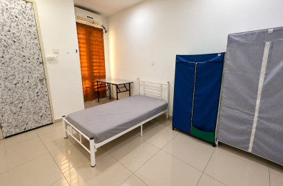 ✨ Medium Room for Rent @ Bandar Botanic, Klang 🏡 | Attached Shared Bathroom 🚿 | 🚗 Near AEON Mall & GM Klang 🛒