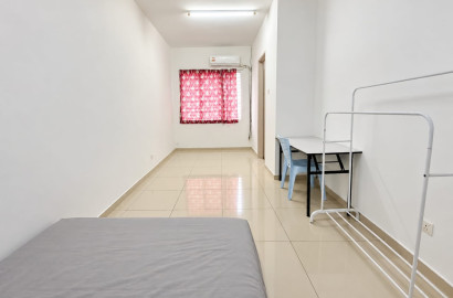 🏡✨ Medium Room For Rent @ Botanic Klang 🚿 Attached Shared Bathroom | 🚘 Near GM Klang & Aeon Mall 🛒