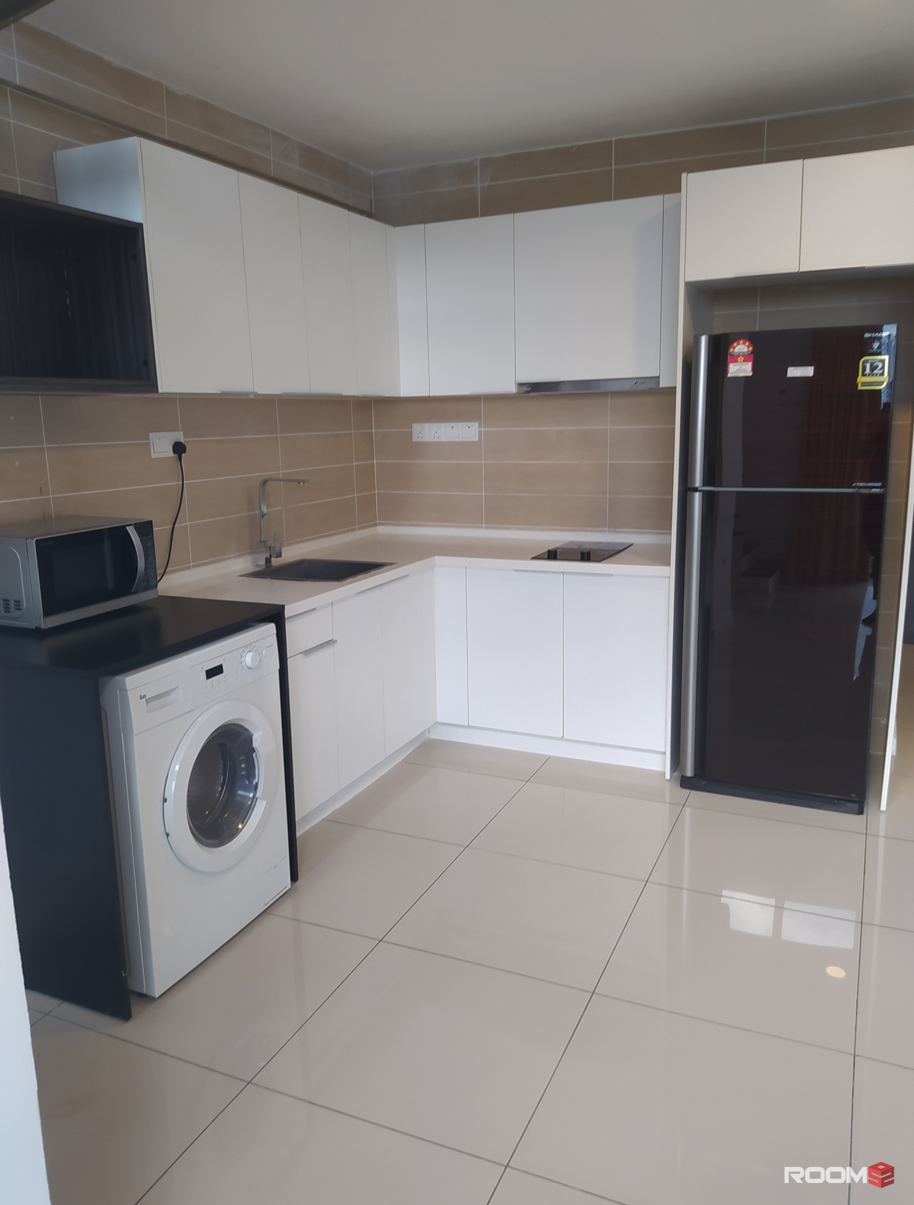 Small Room for Rent at D'Latour Bandar Sunway - 5 minutes walk to Taylor's University Lakeside Campus