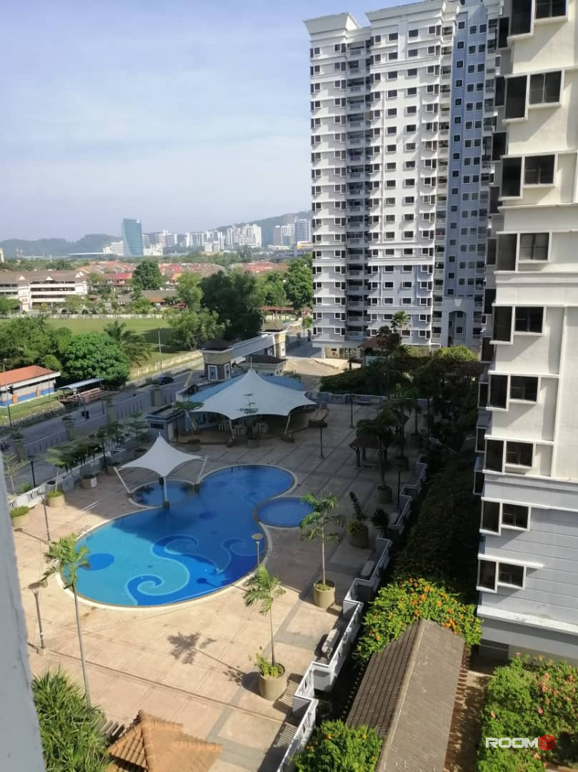 Master bedroom at Pelangi Utama condominium