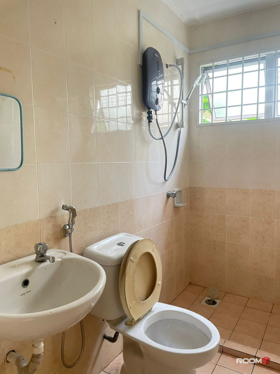 ✨Nice private middle room for rent at Kota Kemuning, 🚗5min drive to Gamuda Walk, Angerik, Columbia Asia Hospital