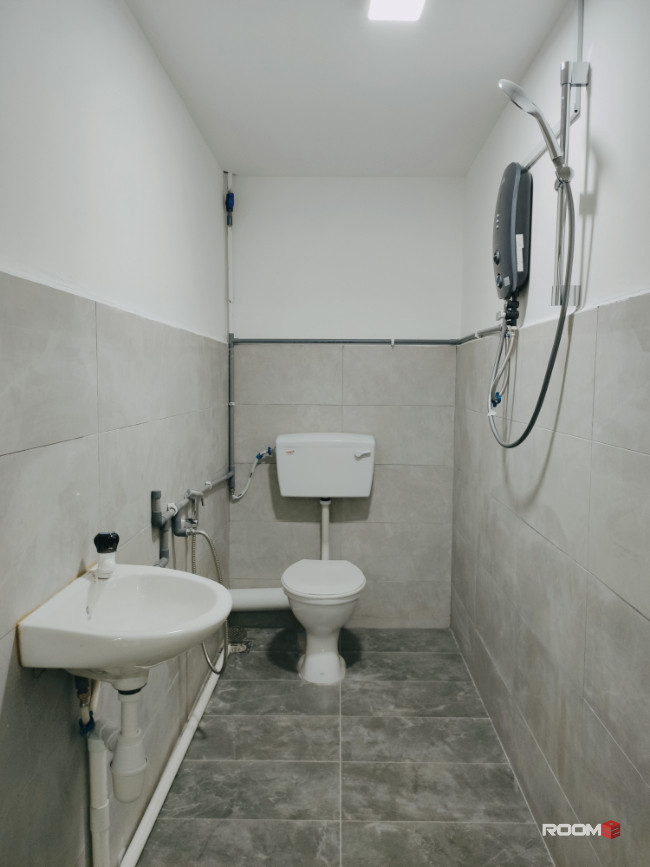 FEMALE UNIT! Room For Rent in Jln Kenari Puchong 160m walk to LRT Station