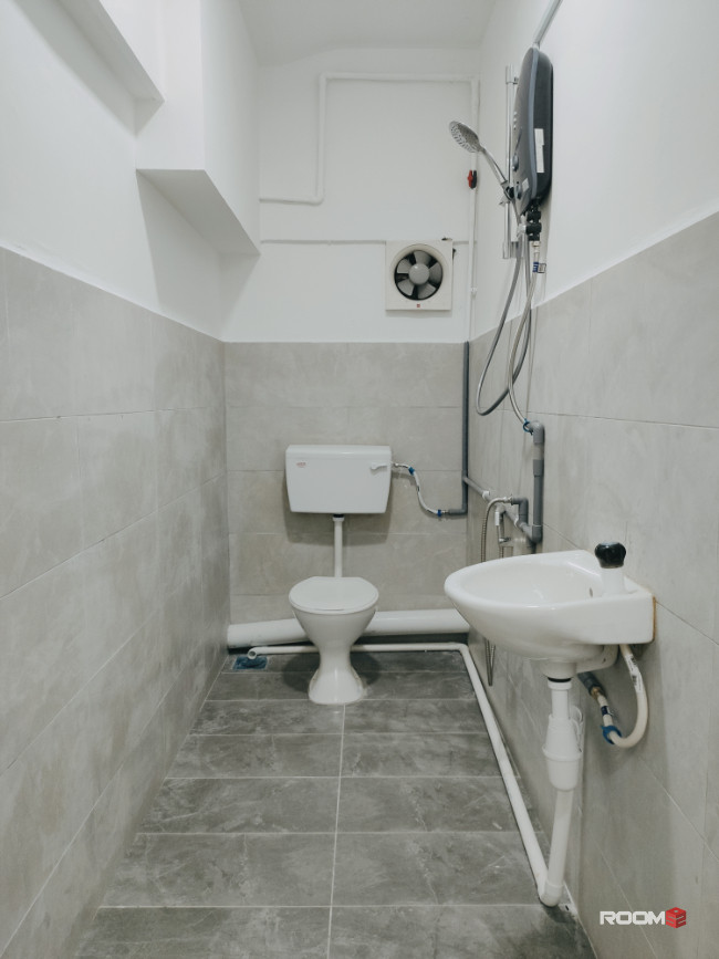 One Month Deposit! Room in Jalan Kenari, Bandar Puchong Jaya walking distance to mall, LRT Station