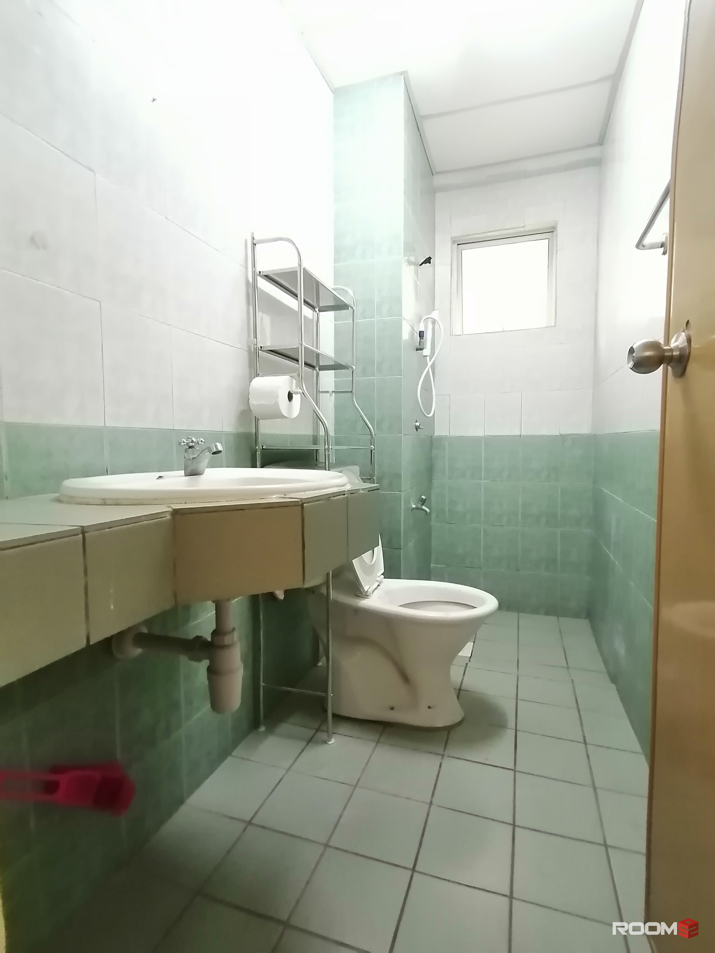 Room + FREE carpark near Bkt Puchong and Cyberjaya