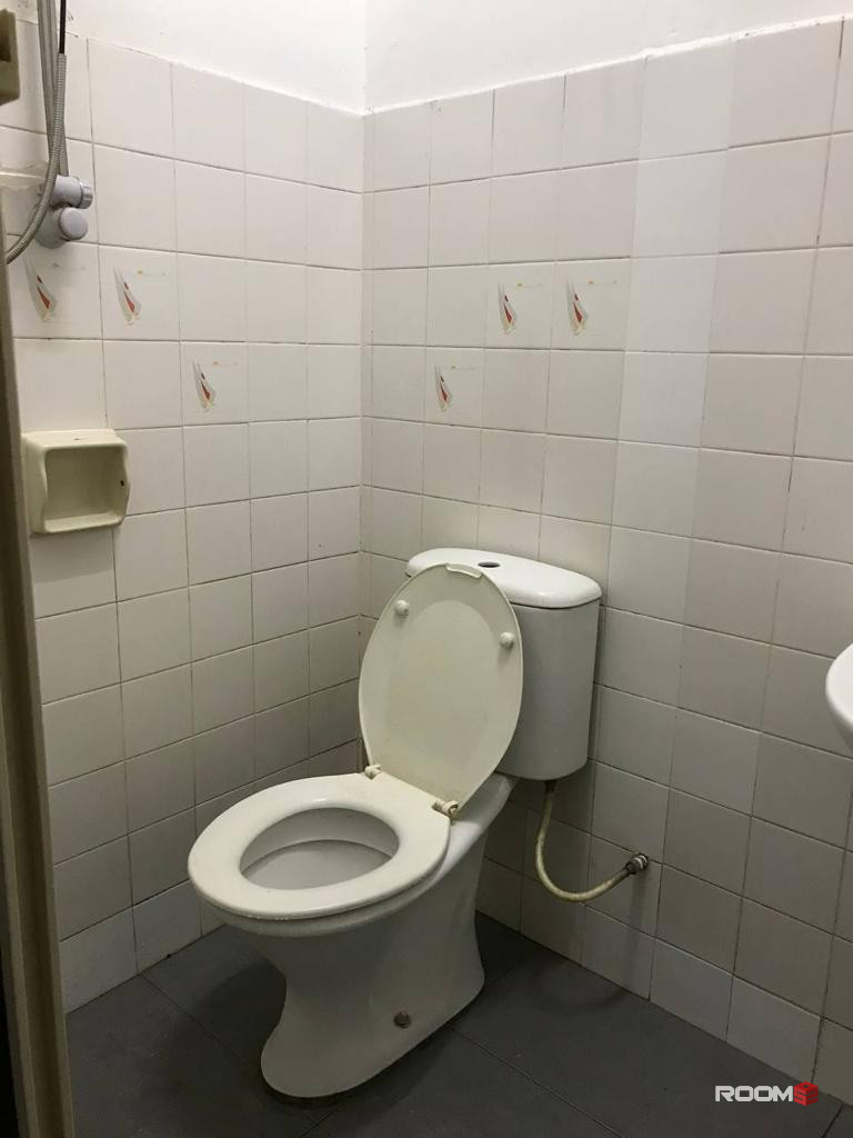 FREE Cleaning Service! USJ 6 SUBANG JAYA 6Mins Walking distance USJ 7 LRT Station