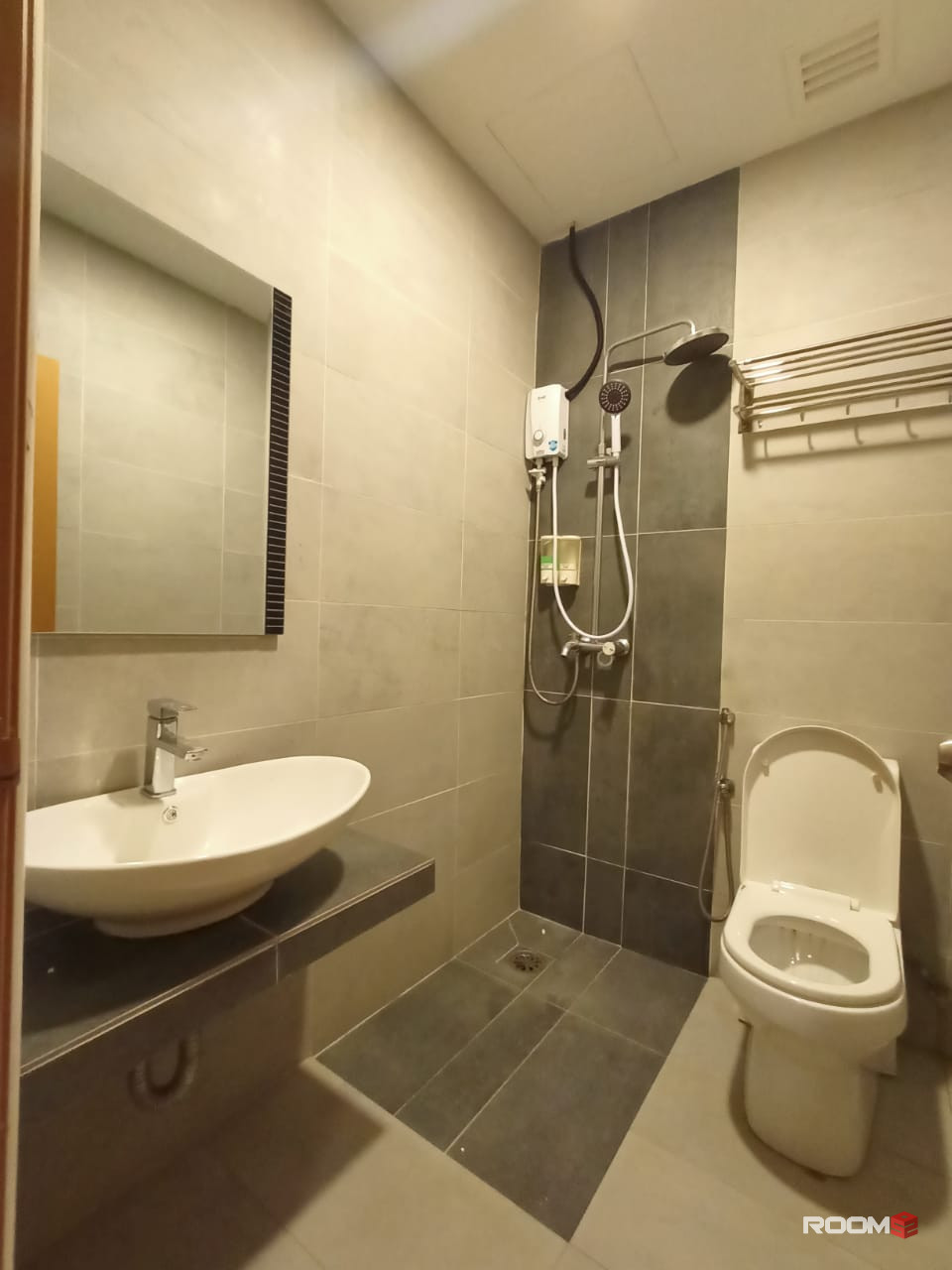 ROOM AT PJ SS3 FOR RENT WITH WIFI PRIVATE BATHROOMS AND FACILITIES