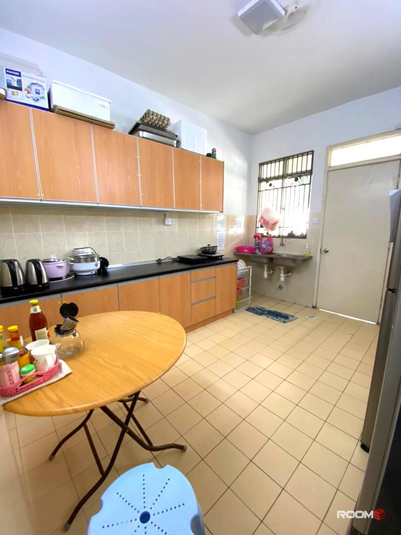 Near To One Utama Landed House Room To Rent