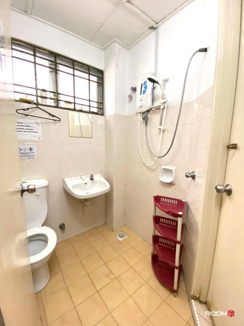 Near To One Utama Landed House Room To Rent