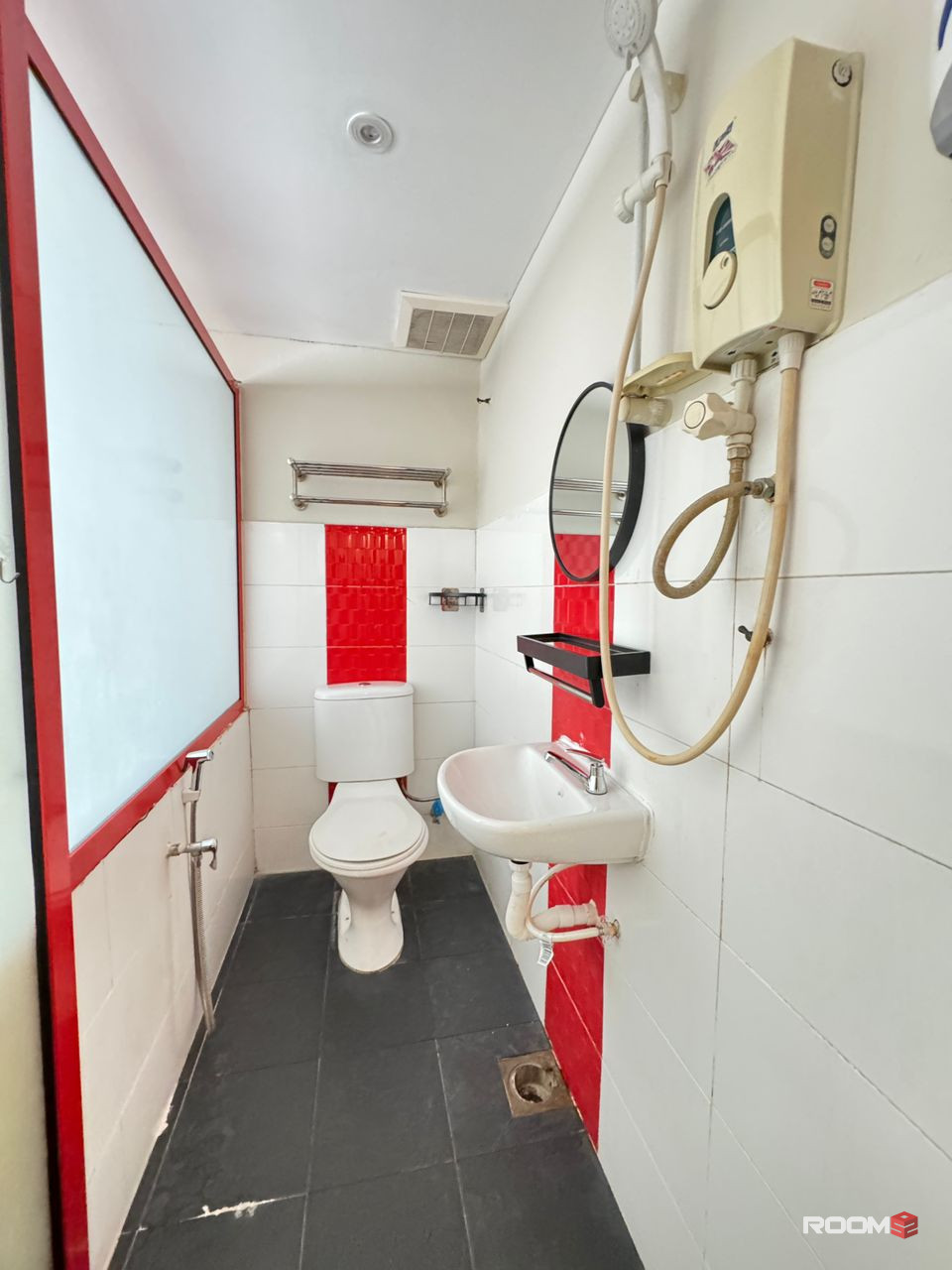 *Low Deposit Queen Bedroom attached with own bathroom @ Kuchai Entrepreneurs Park, Kuchai Lama, Kuala Lumpur
