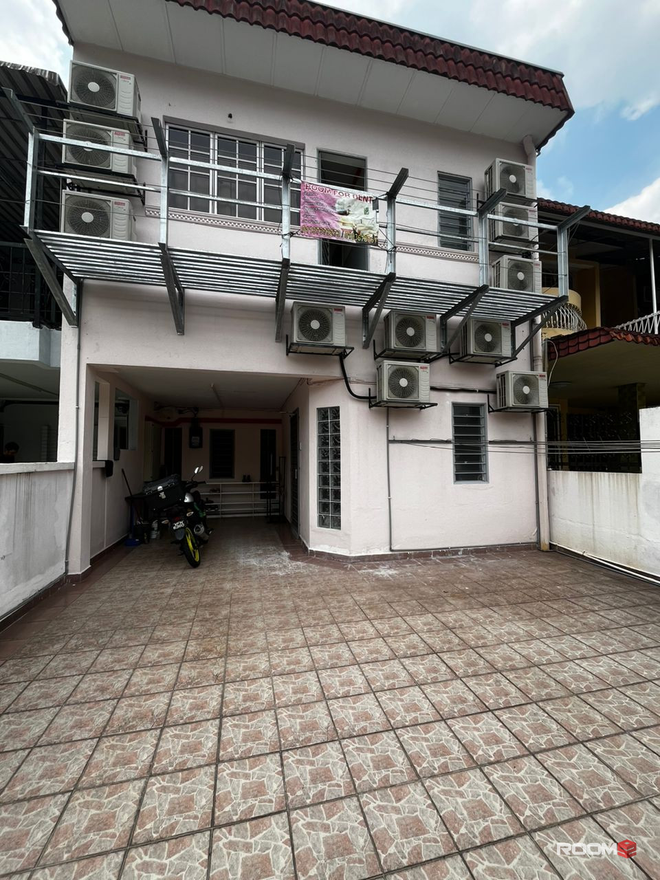 NEAR TO SUPERMARKET AND BANK 🛍️📌 FEMALE UNIT 🧕