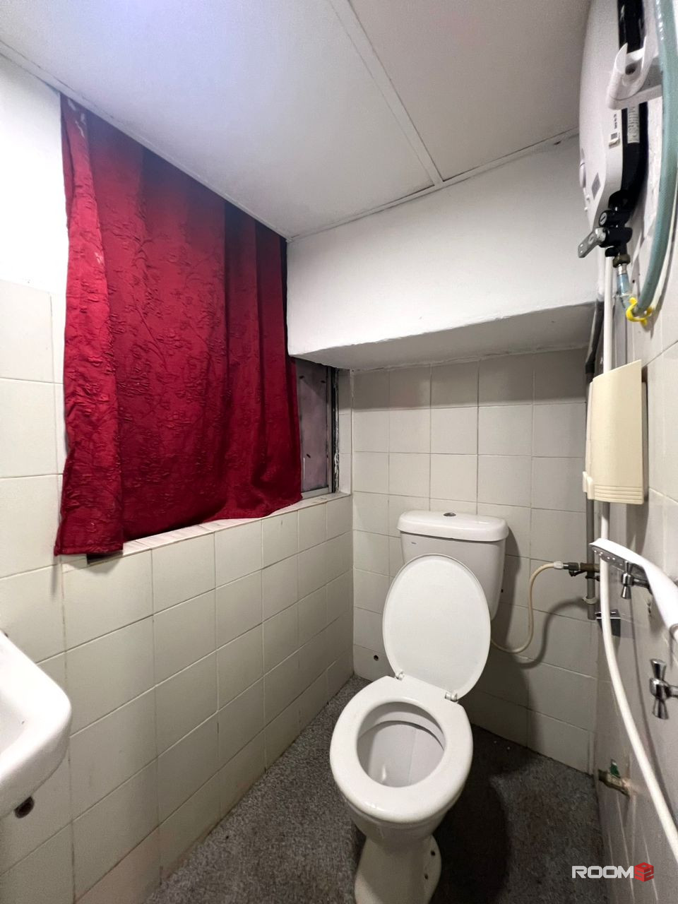 Single room for rent ~ Opposite Holiday Plaza , near to KSl Mall # Booking fees only RM300