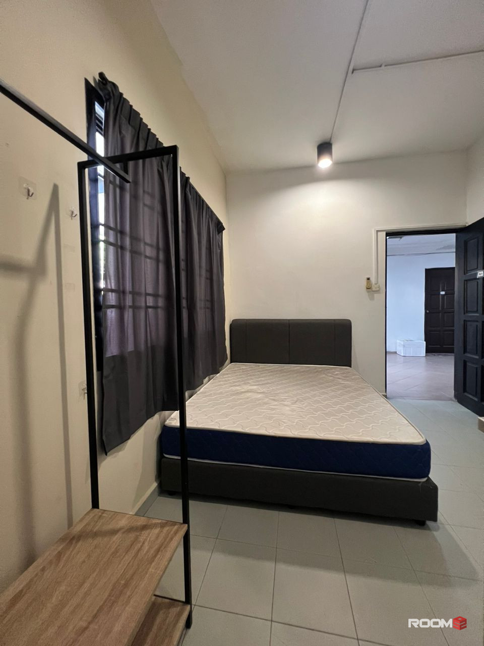 📌Master room attached bathroom ~ ✅Free parking ✅Free Wifi ✅Zero Deposit ✅Immediately move in ✅Near to customs CIQ