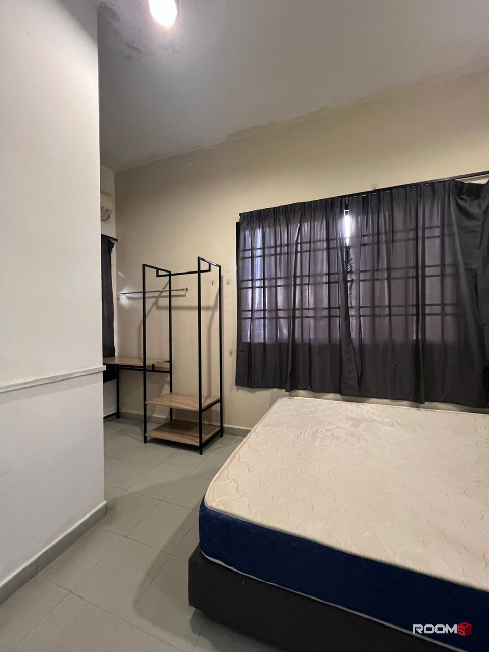 📌Master room attached bathroom ~ ✅Free parking ✅Free Wifi ✅Zero Deposit ✅Immediately move in ✅Near to customs CIQ