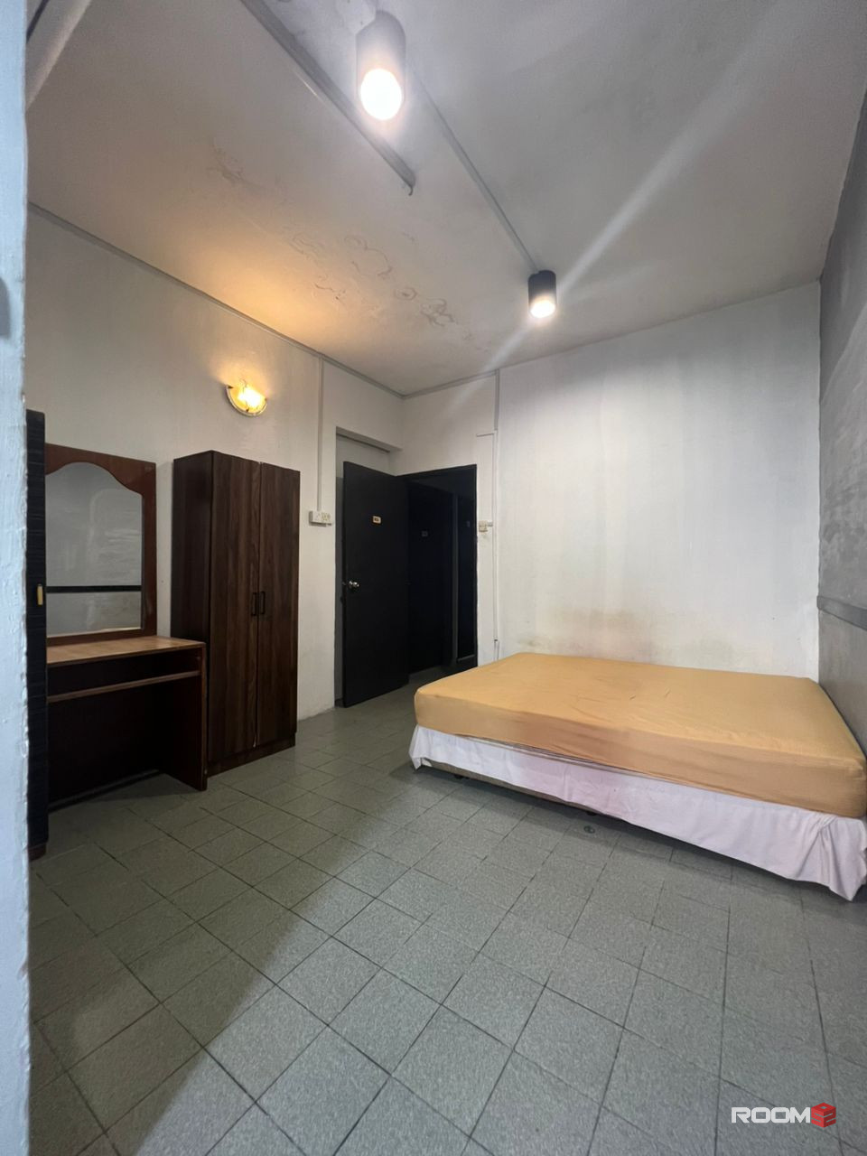 # Master room attached bathroom for rent # Taman Sentosa # Near to customs/Southkey/Taman Pandan