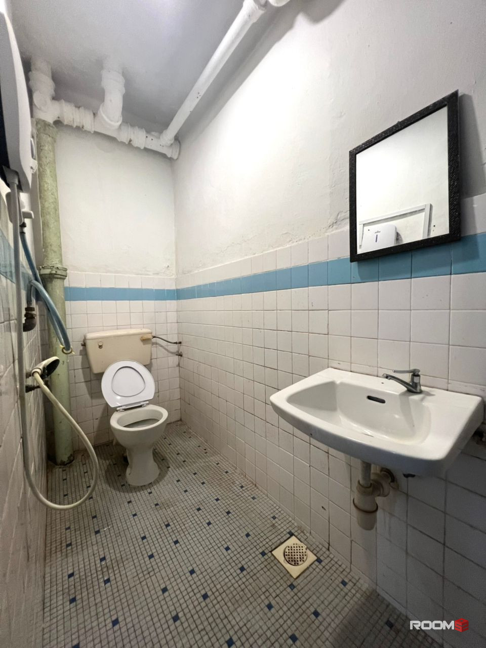 # Master room attached bathroom for rent # Taman Sentosa # Near to customs/Southkey/Taman Pandan
