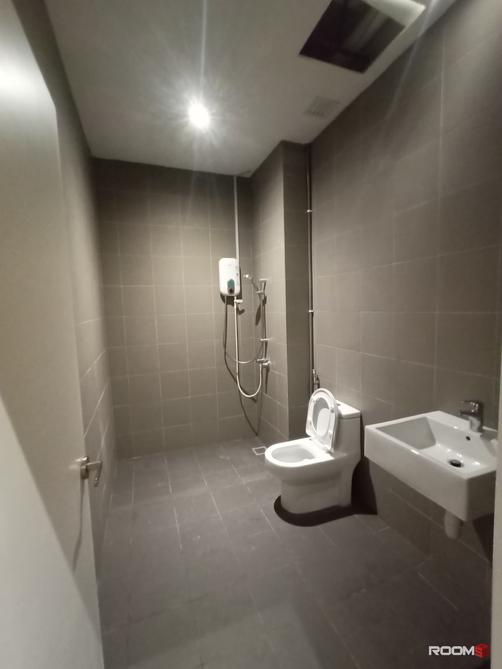 Cozy room near Taman OUG✨ 9 min to Mid Valley Megamall🚘 Facilities provided🏋️ 0 deposit, Immediate move in✅