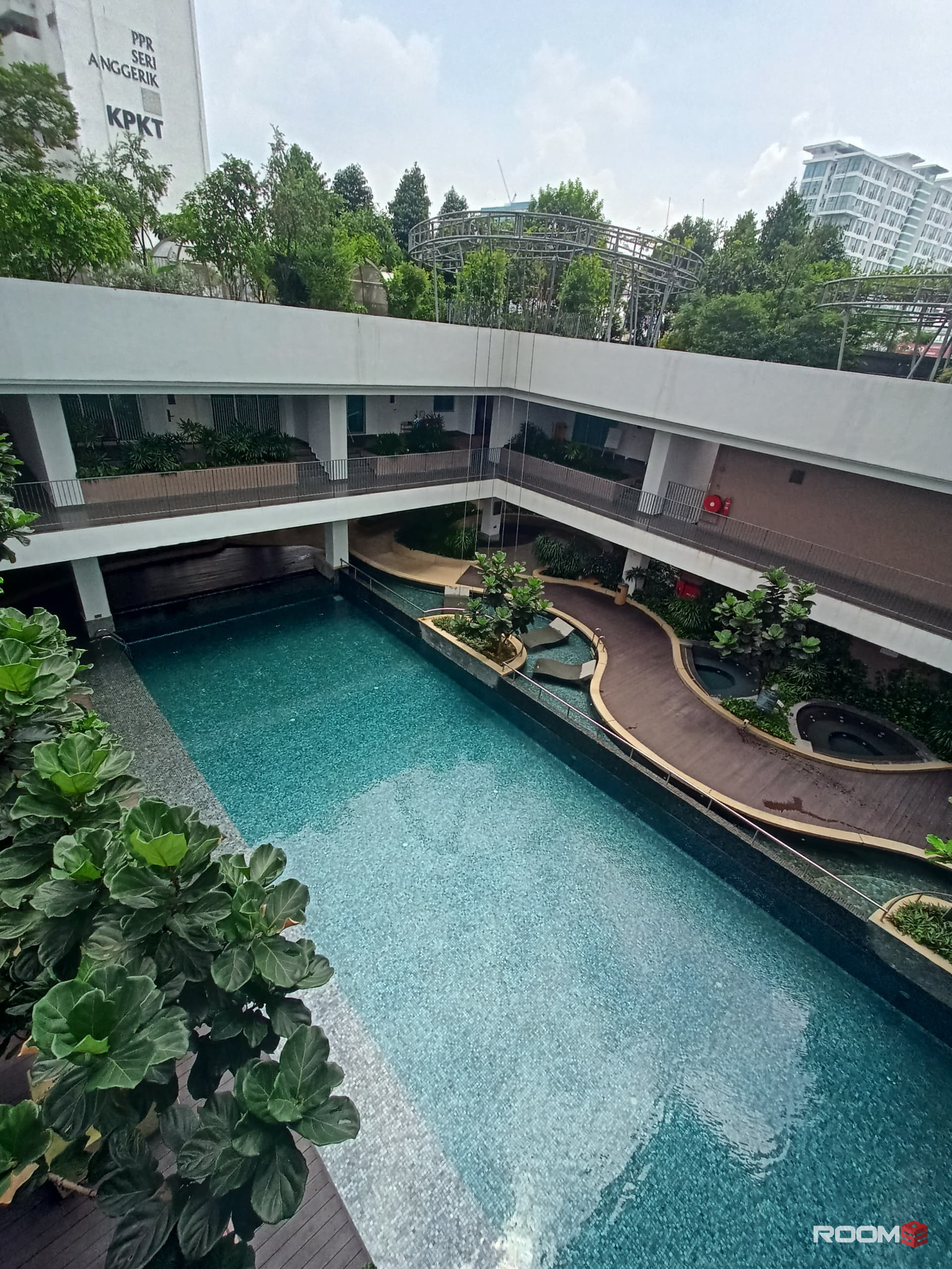 Super Convenient Room near Taman OUG✨ 4 min to Mrt Station🚉 9 min to Mid Valley Megamall🚘 0 deposit Immediate move in✅