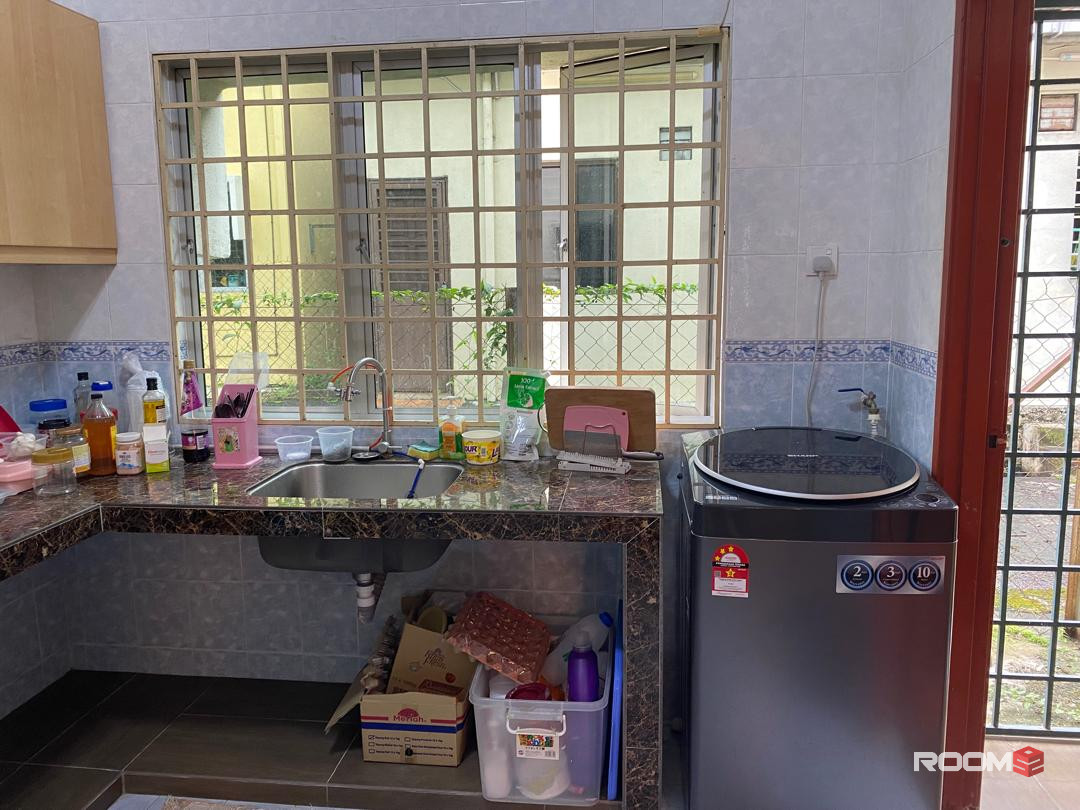 Pet Friendly Room + "Private" Bathroom + Free Carpark