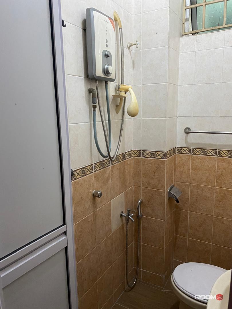 Pet Friendly Room + "Private" Bathroom + Free Carpark