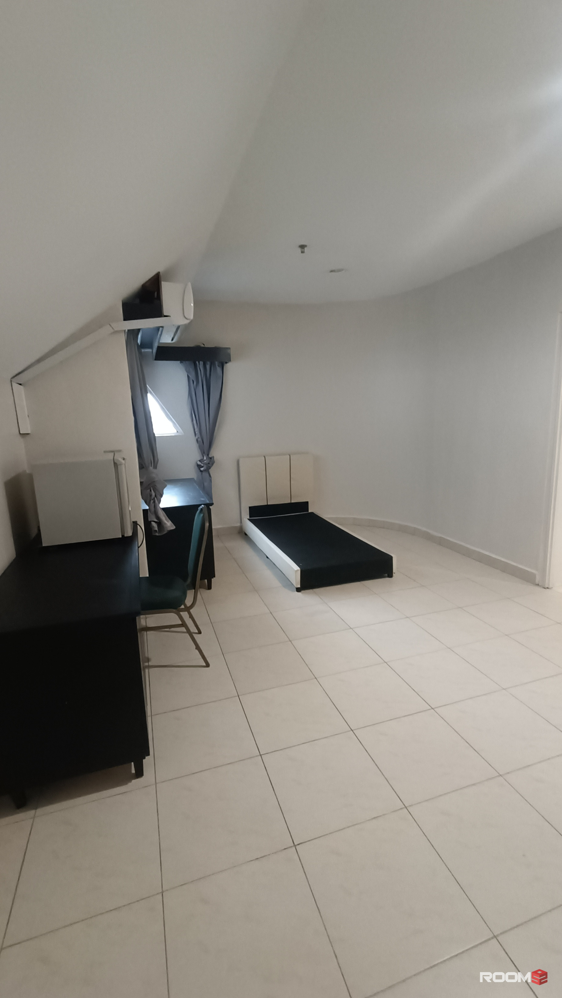 🏙️ Zero Deposit! Cozy Room @ Suria City 🌟 Walk to CIQ & R&F Mall 🚶‍♂️