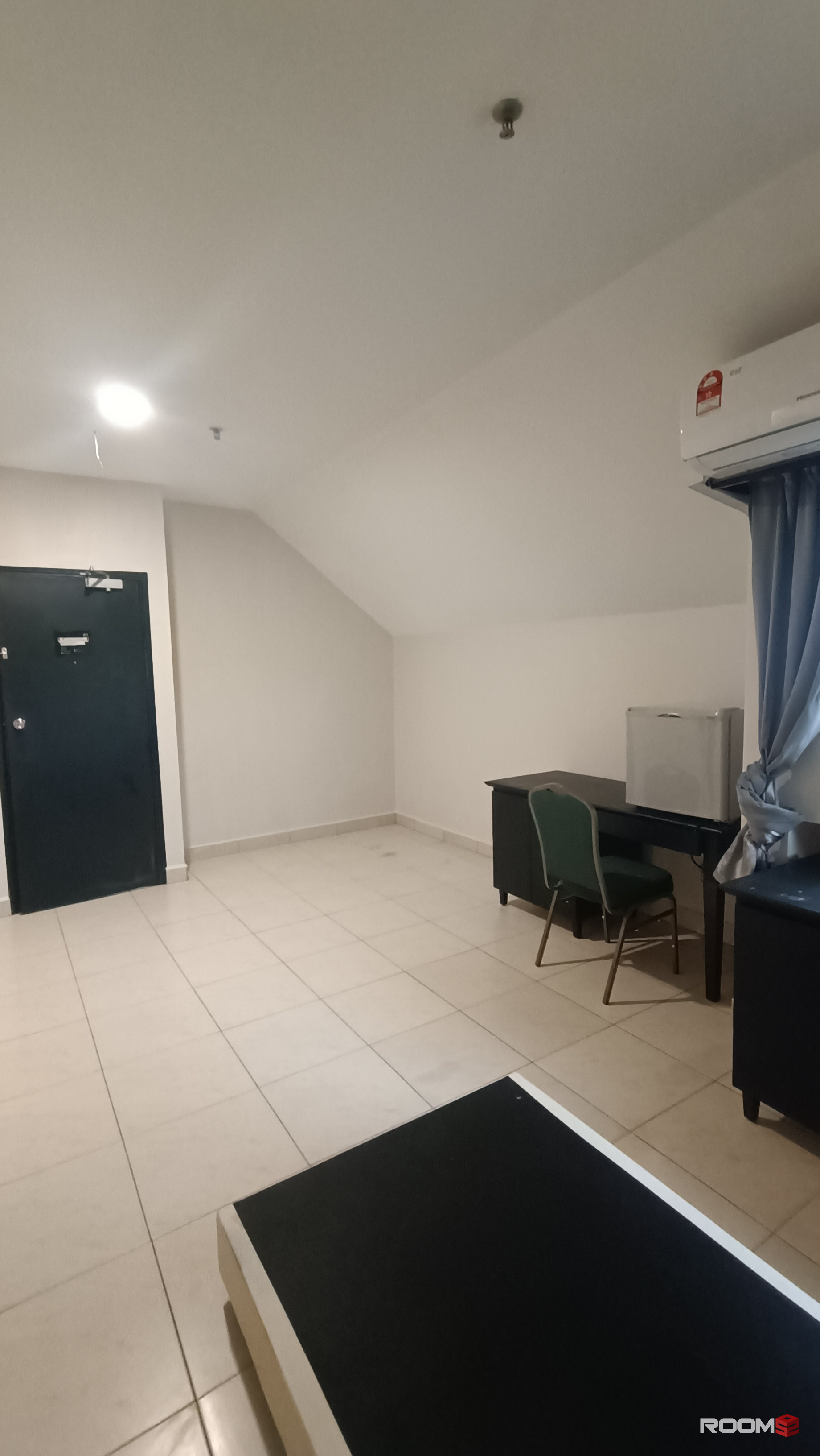 🏙️ Zero Deposit! Cozy Room @ Suria City 🌟 Walk to CIQ & R&F Mall 🚶‍♂️