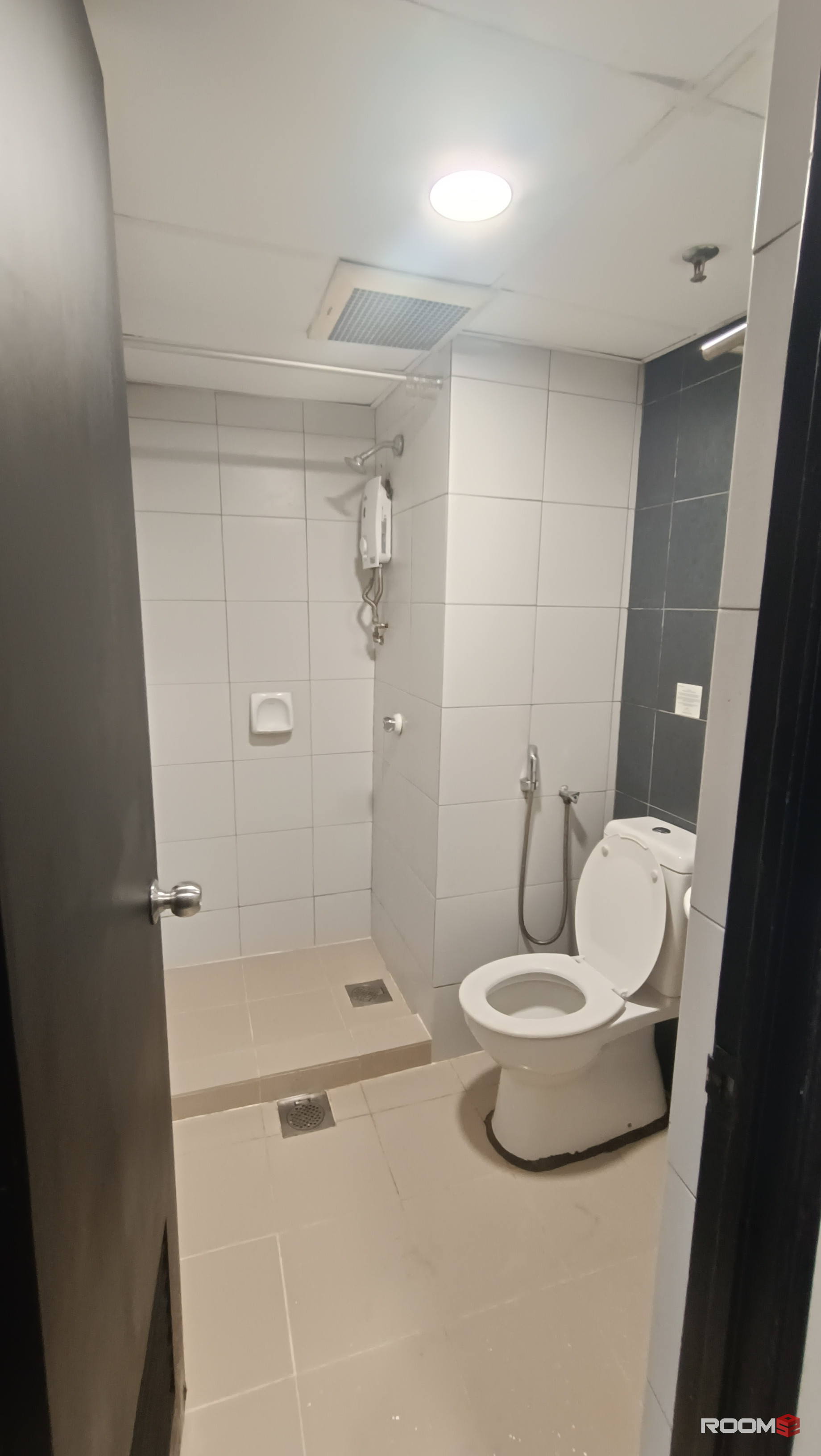 🔑 Suria City Co-Living 🌇 Fast WiFi ⚡ NearCIQ & Stulang 🏝️