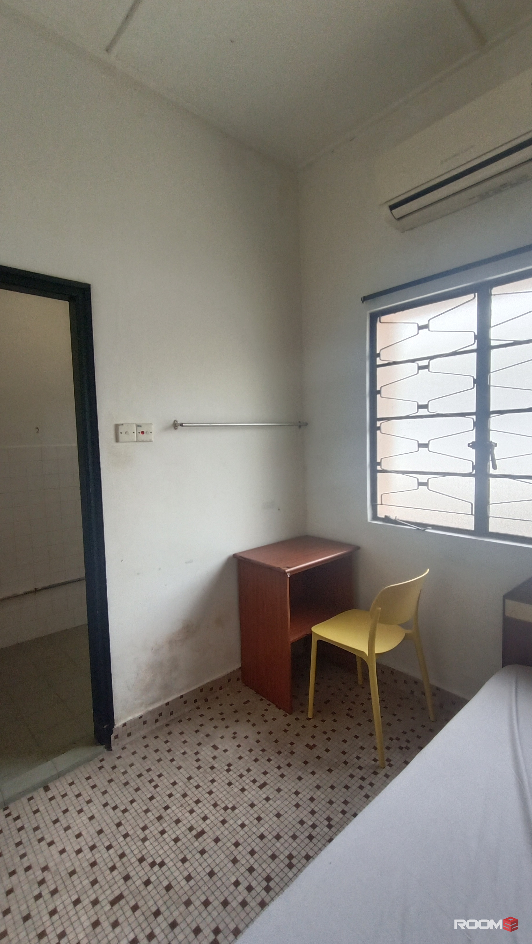 🌟 Cozy Room 🛏 Near Stulang & KSL ✨ Move In Anytime!
