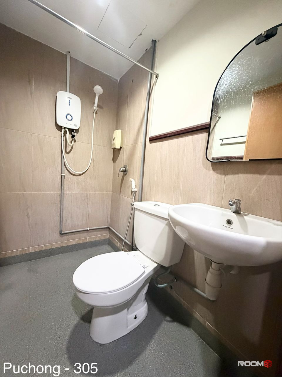 A Co-living private master room at busy town🏙️#Pusat Bandar Puchong. 💼🤝🏽#IOI Puchong Jaya LRT🚅#IOI Boulevard Biz