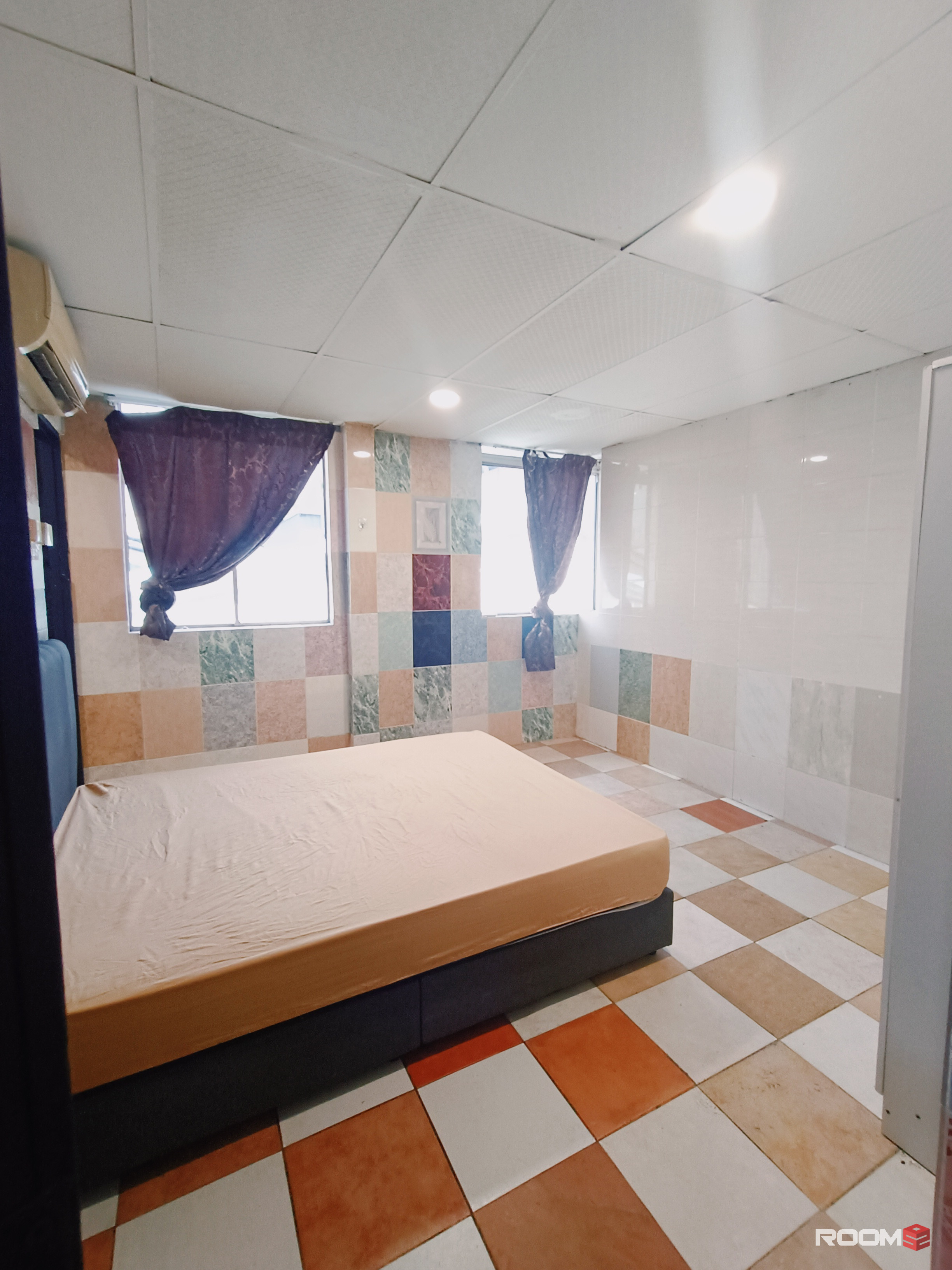 🏡 Cozy Room @ Taman Abad🌟 10min Walk to KSL City Mall 🚶‍♀️ Zero Deposit 🎁