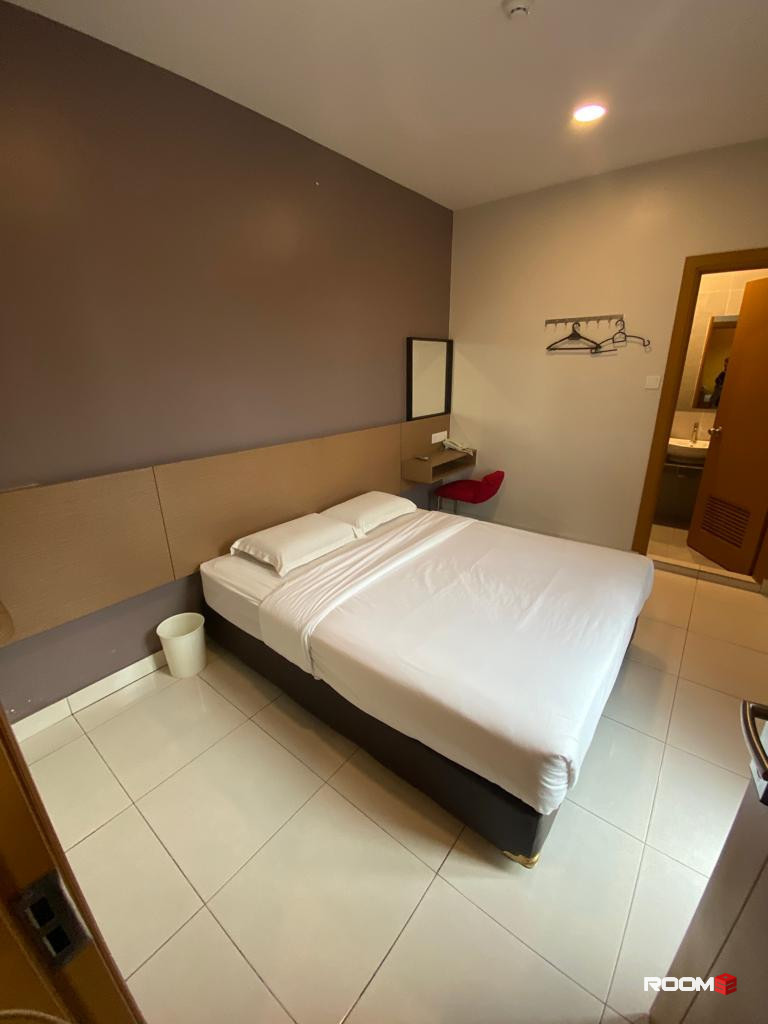 "Experience Luxury Living at SS3, Petaling Jaya! 🏠✨ Master Room with Zero Deposit 🛏️🪑