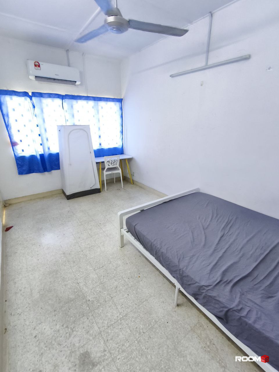 🐹 AC Balcony Medium bed Room at SS1, PJ 🏡