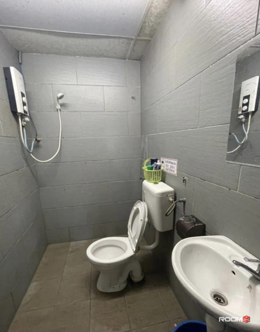 BUDGET-FRIENDLY room at SS15 ILIVE Hostel 😱 with 5MIN drive only to Subang Parade 🤩 with FREE WIFI