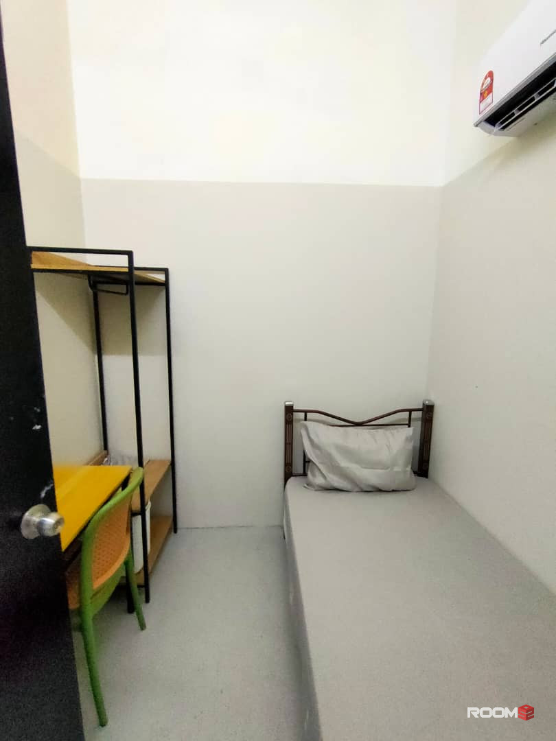 0 Depo ❗ Single Room Rent at Kota Kemuning near Main Place Mall 🚗