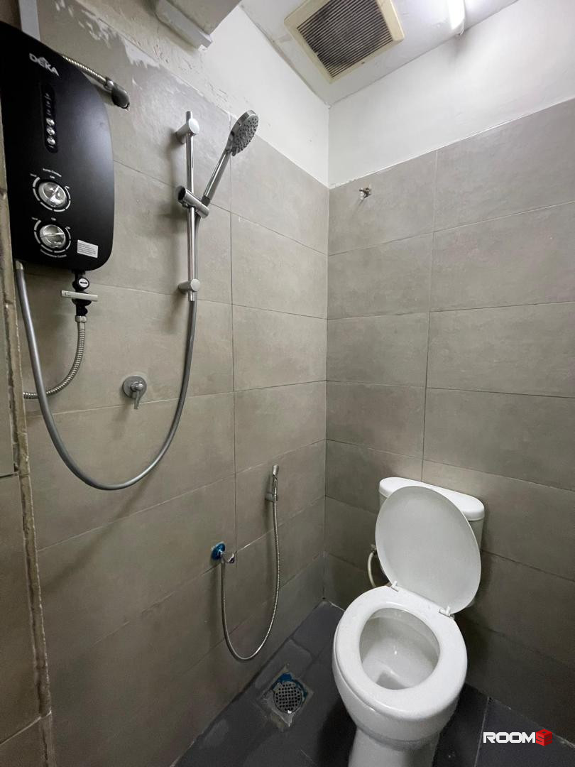 ZERO DEPOSIT ✅ Single Room for Rent at Kota Kemuning near Main Place mall 🚘