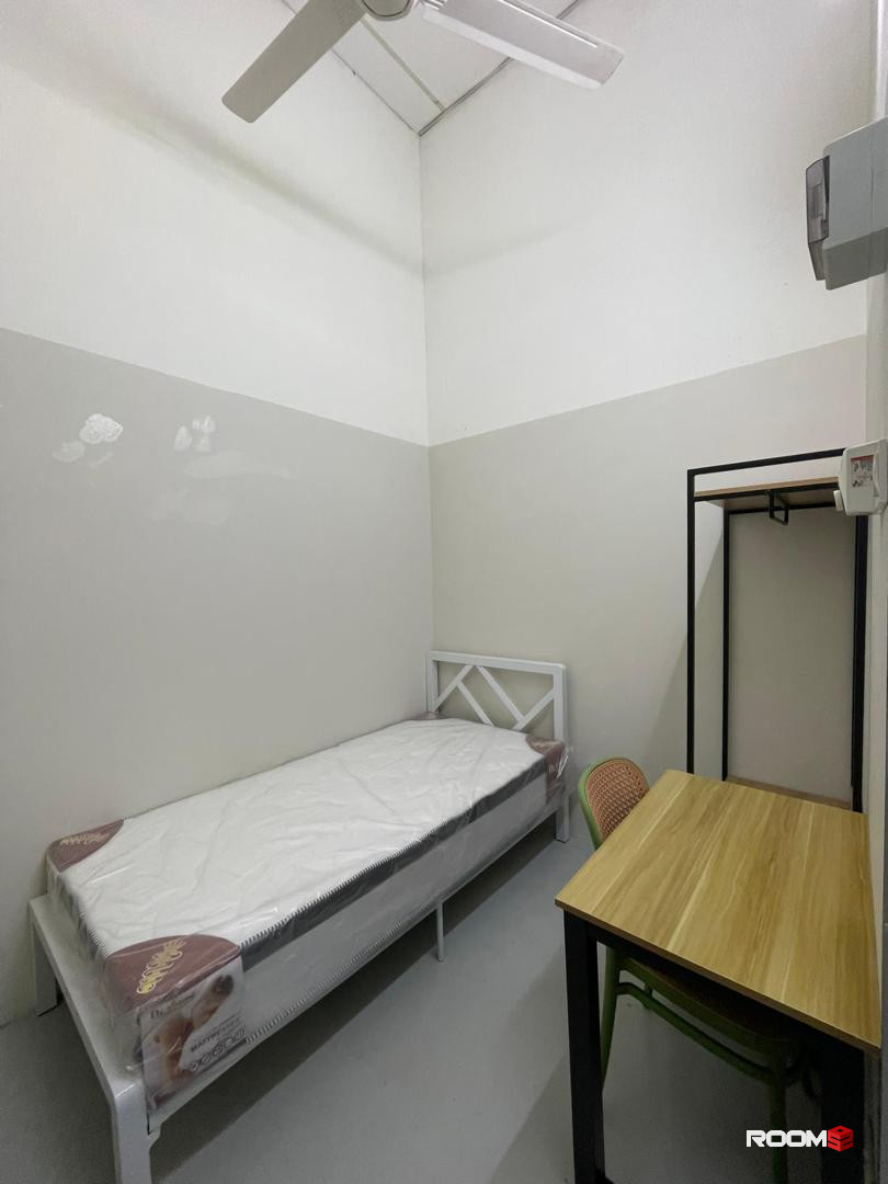 ZERO DEPOSIT ✅ Single Room for Rent at Kota Kemuning near Main Place mall 🚘