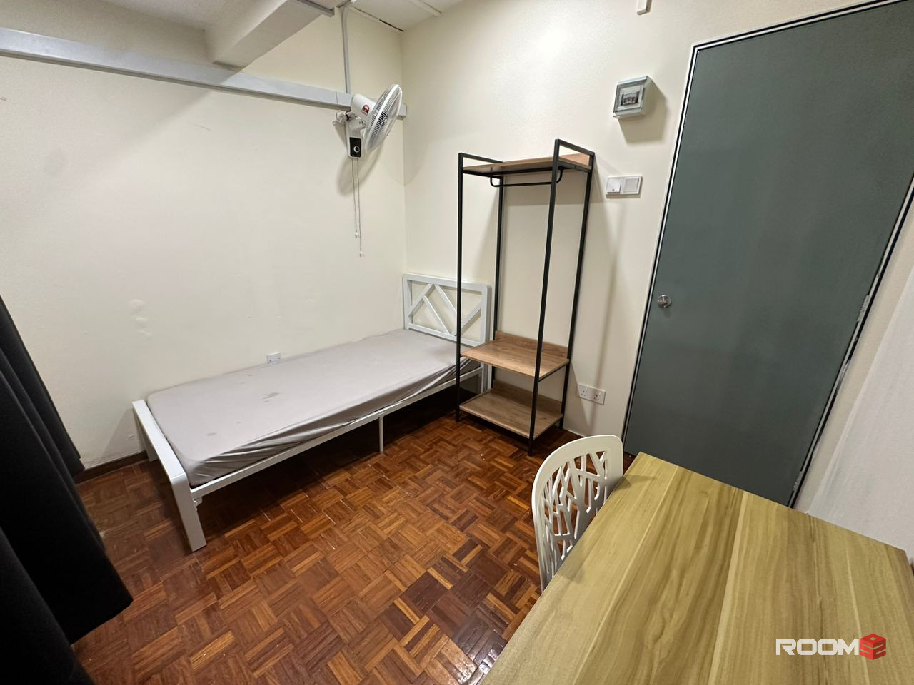 Walking Distance to INTI College & LRT Station. Middle Room Rent in SS15, Subang Jaya