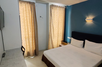 Hotel Type Room @ The Strand Mall Nearby MRT Surian. Queen Size bed with Private Bathroom