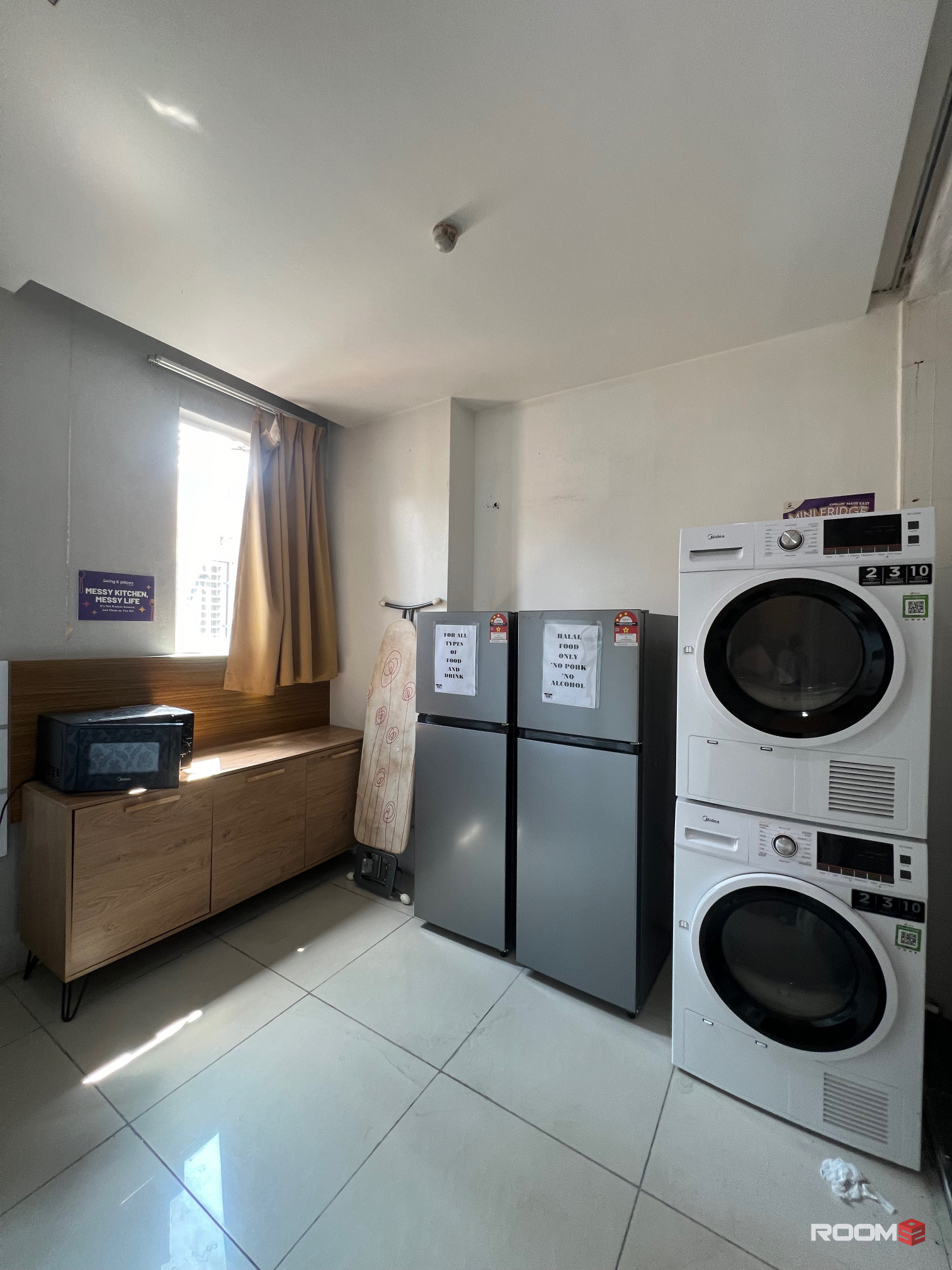Hotel Type Room @ The Strand Mall Nearby MRT Surian. Queen Size bed with Private Bathroom