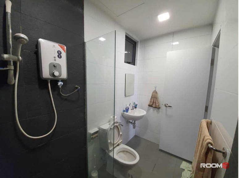 [🙋‍♀️Female Unit] Budget Shared Room w free cleaning📍Utropolis Glenmarie, Shah Alam