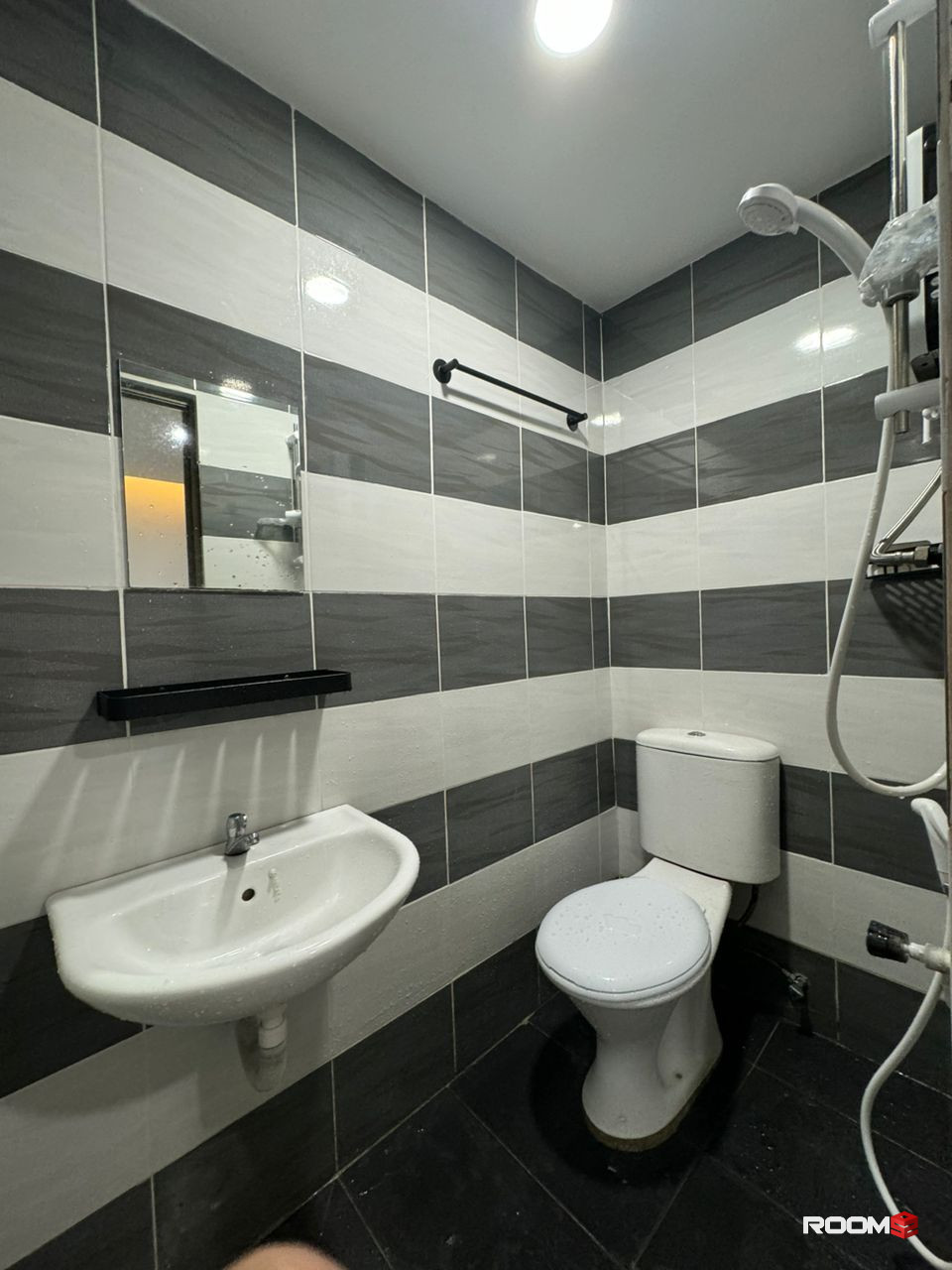 Ramadan Promo 🕌 Near The Mines Mall 🚗 Room + Private Toilet at Seri Kembangan