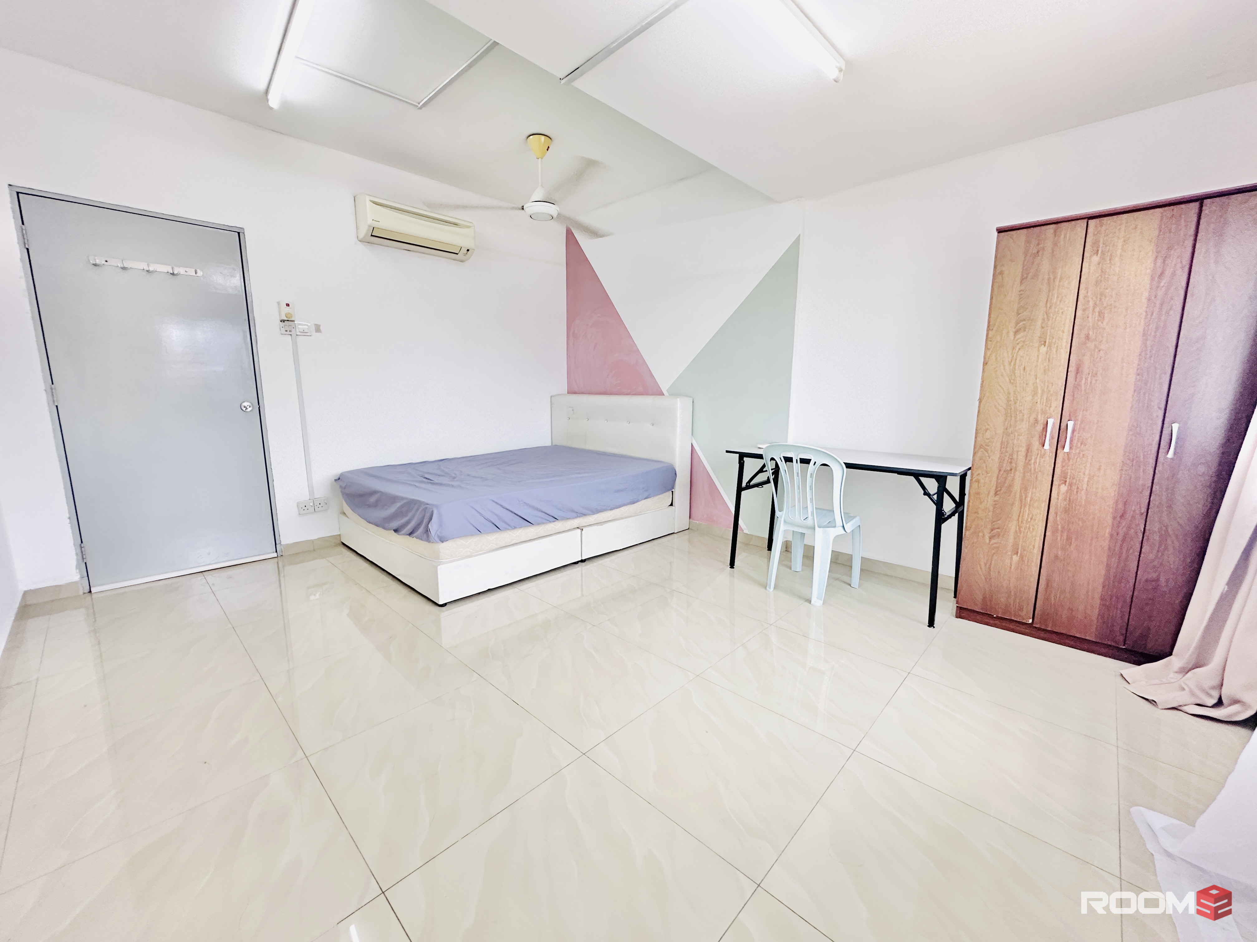 3 min walk LRT TAMAN PARAMOUNT