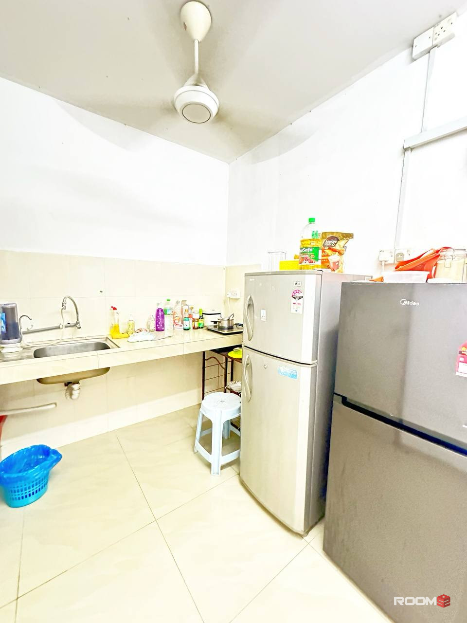 3 min walk LRT TAMAN PARAMOUNT