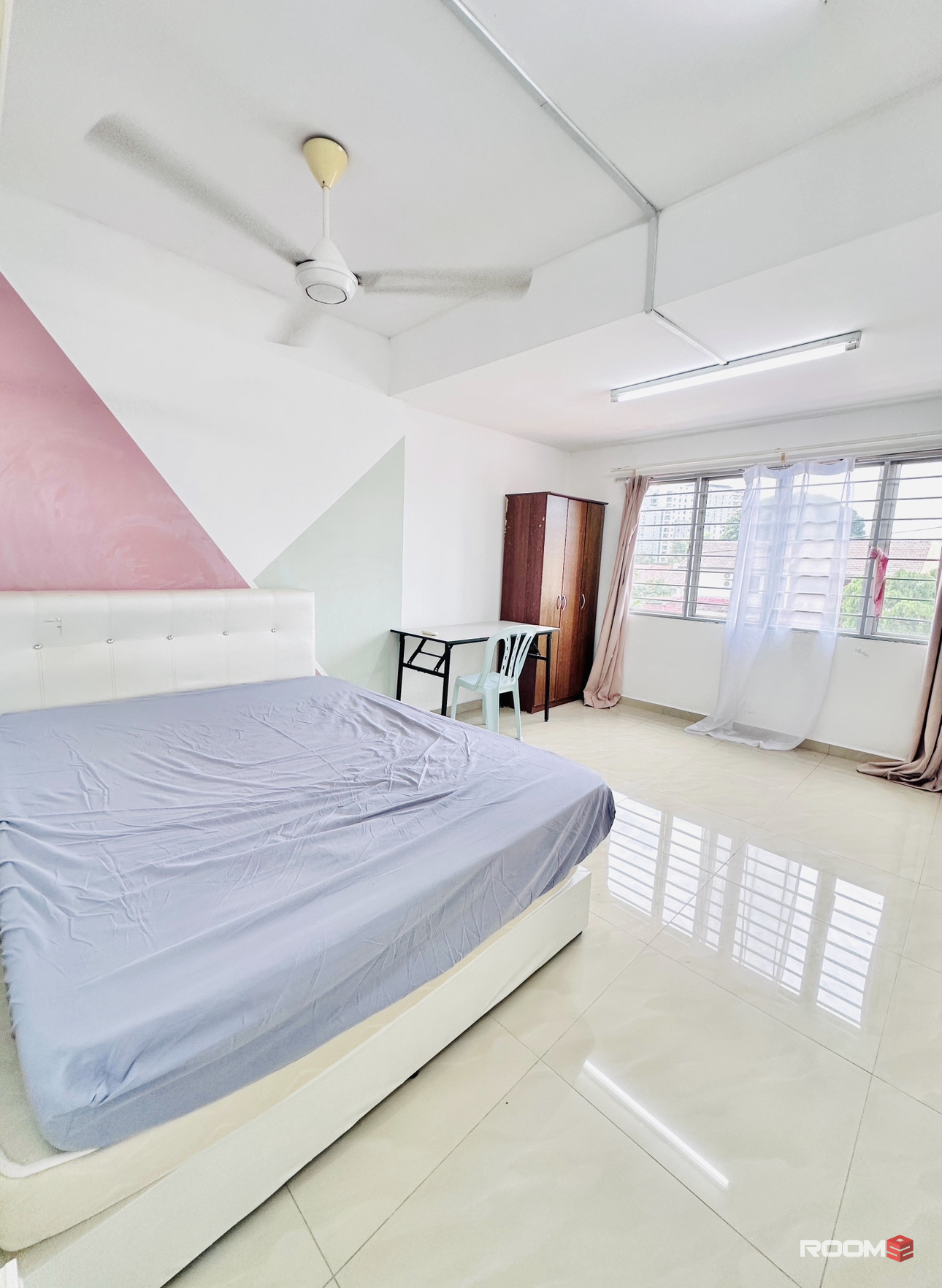 3 min walk LRT TAMAN PARAMOUNT