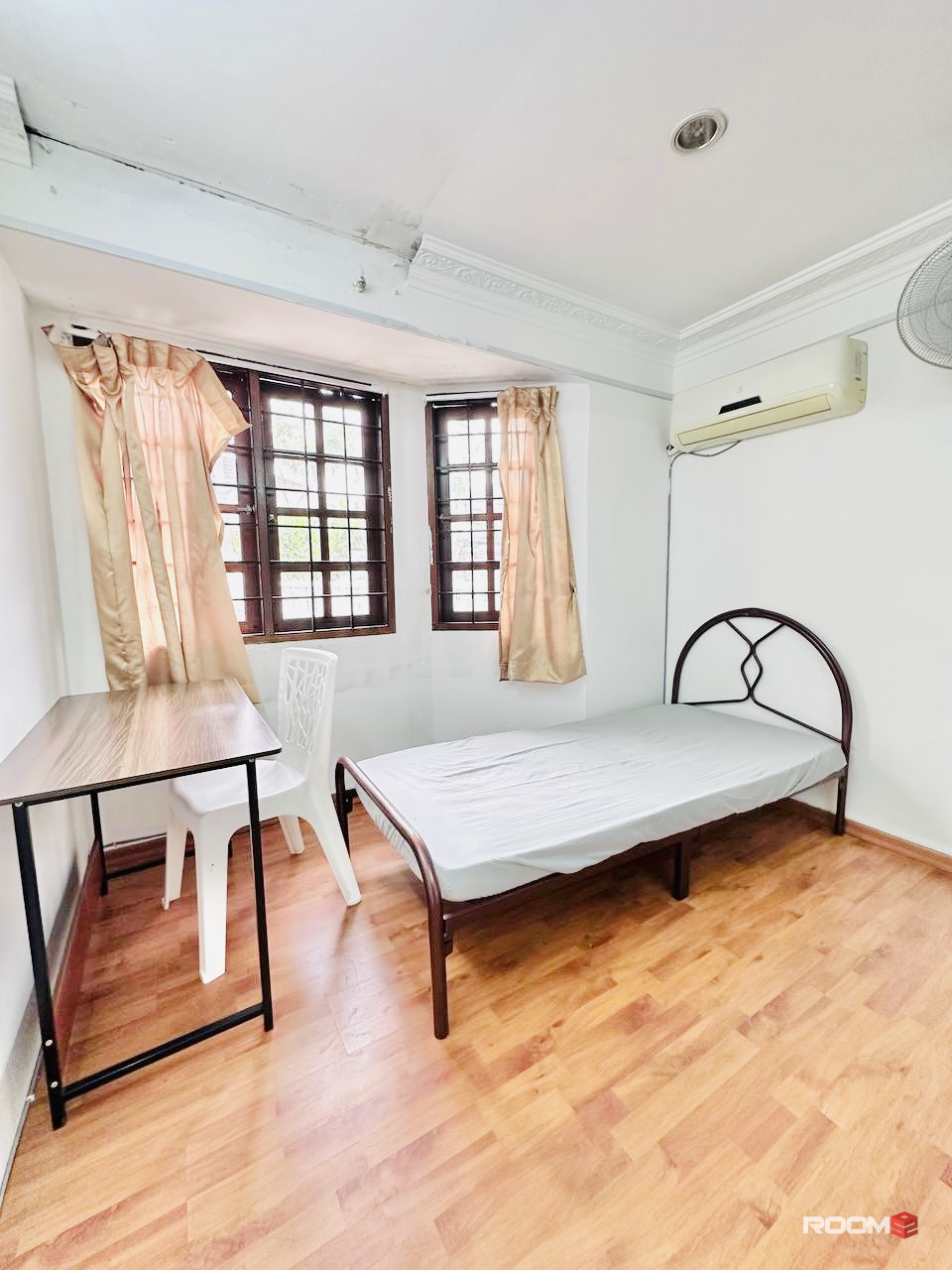 🟣 Atria waking distance single room terrace house