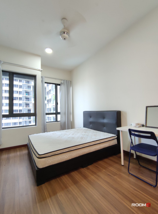 FREE UTILITIES 5 ⭐️ Master Room for 2 PAX w Private Bathroom 🛁 @ The Petalz