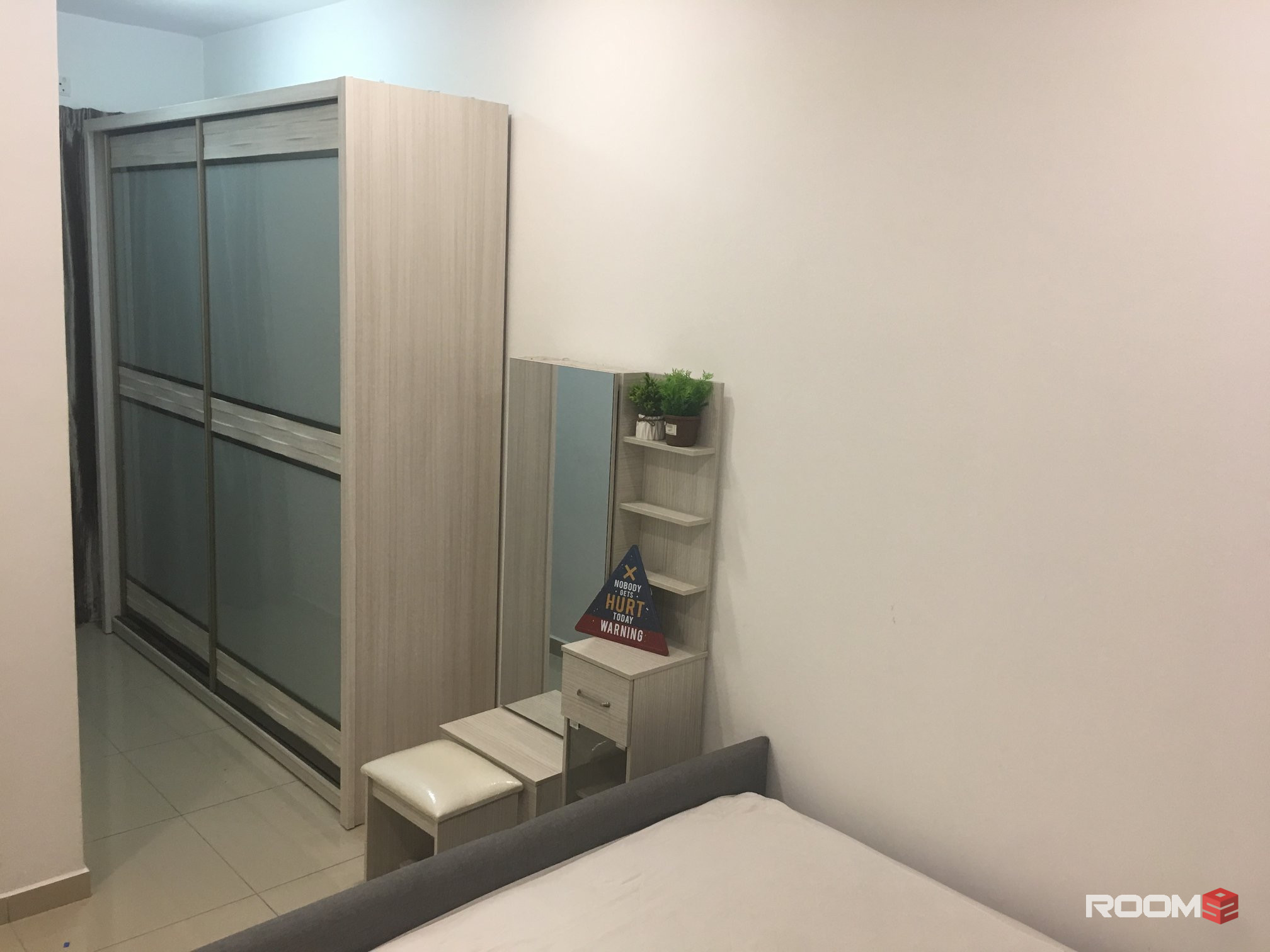 Fully Furnished Middle Room at Bandar Sri Sendayan, Sendayan (Attached Bathroom)